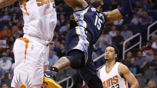 Suns cortan mala racha con triunfo 111-106 sobre Grizzlies