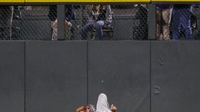 Rockies aplastan a Filis y coquetean con playoffs