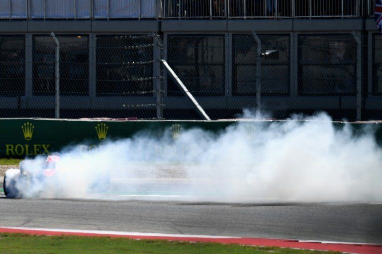 Vettel sufre un toque en la primera vuelta del GP de Estados Unidos