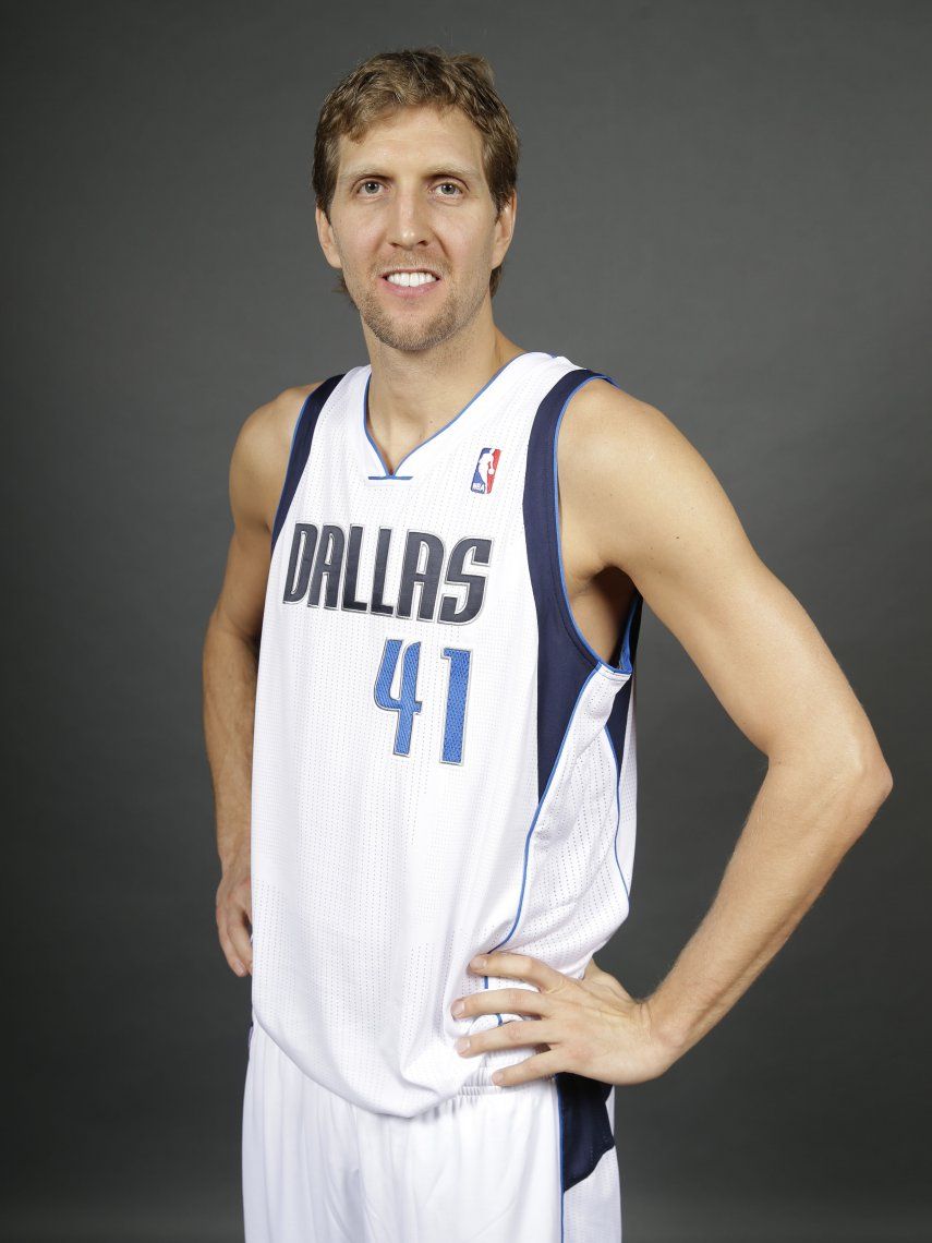 Fuente AP: Nowitzki acuerda con Dallas por 3 años