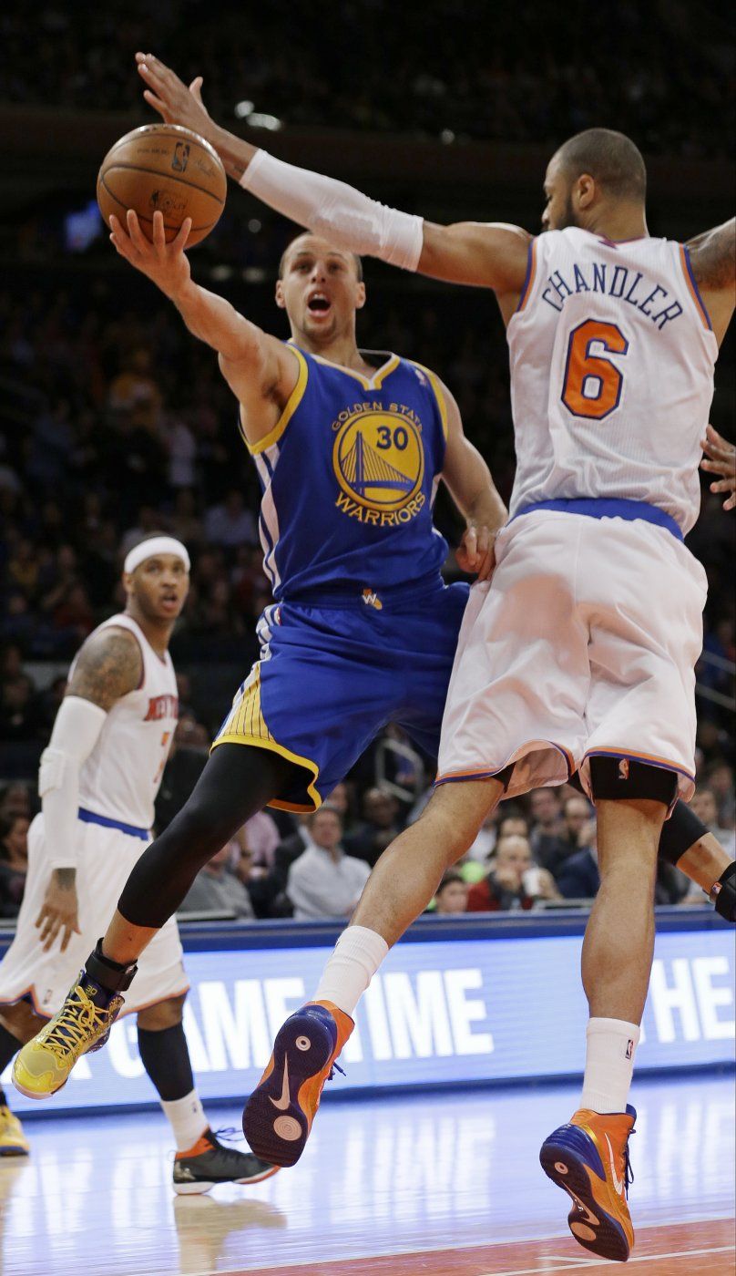 Warriors derrotan a Knicks con 37 puntos de Curry