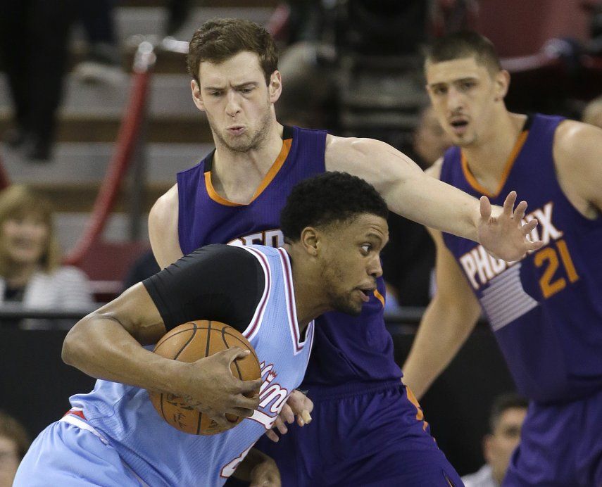 Cousins anota 29 y Kings aplastan a Suns