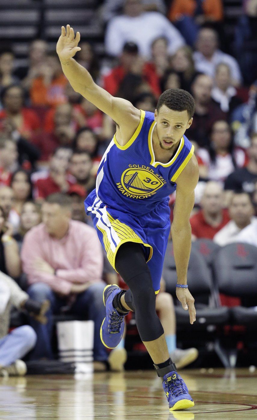 Curry anota 25 y Warriors apabullan a Rockets