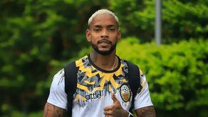 Azmahar Ariano con el del Deportivo Táchira