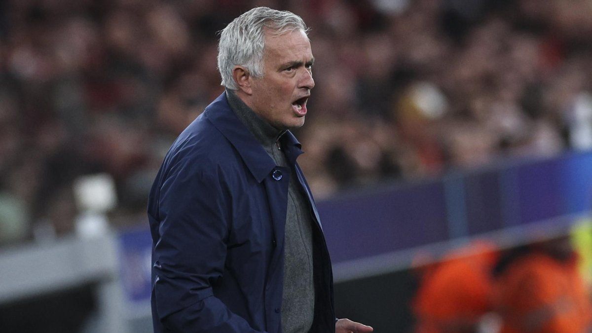 El Real Madrid prepara la inminente llegada de Jose Mourinho El Real Madrid prepara la inminente llegada de Jose Mourinho