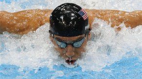 Michael Phelps vuelve al agua