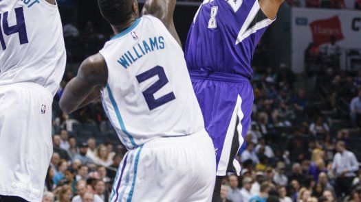 McLemore y Gay lucen por Kings, en triunfo sobre Hornets