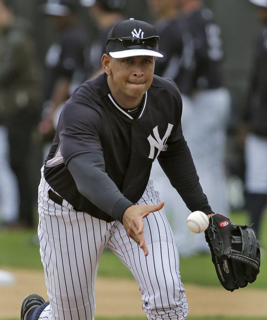 A-Rod se coloca en la inicial durante práctica
