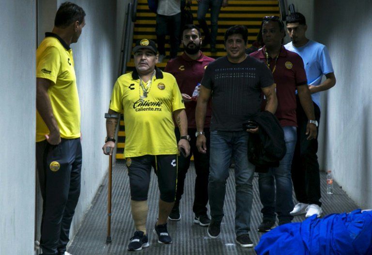 Maradona internado tras ser sometido con éxito a una cirugía