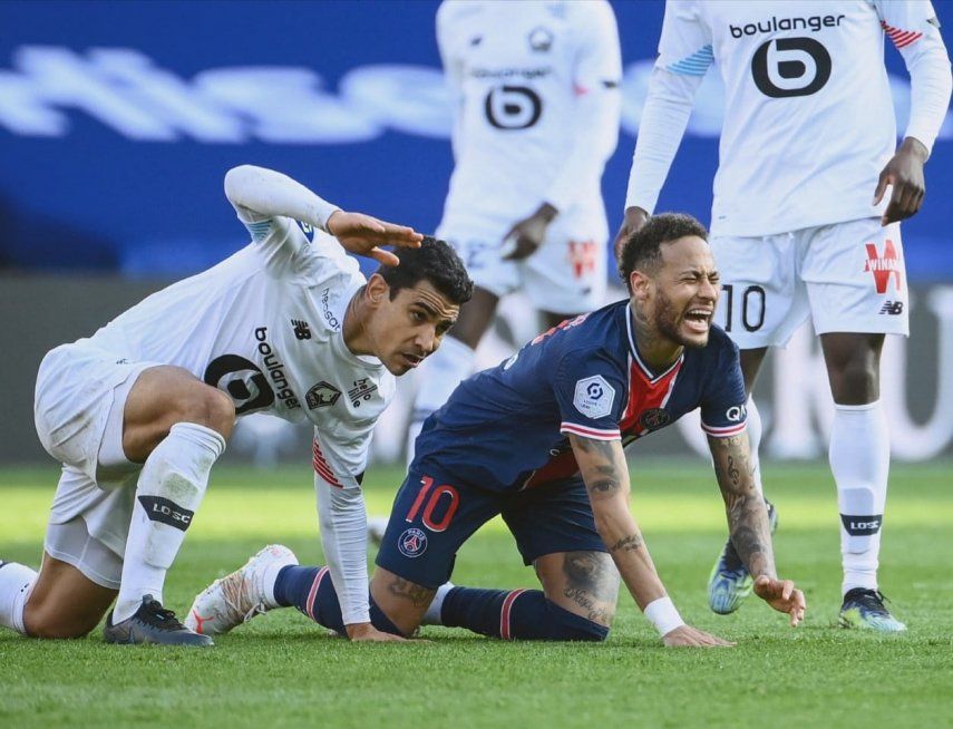PSG pierde contra Lille en duelo entre aspirantes al título, Neymar expulsado