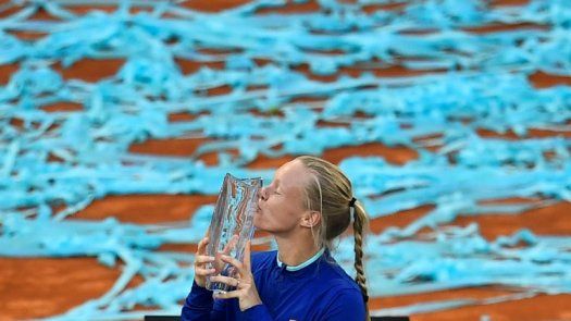 Djokovic espera rival en la final, Bertens gana el torneo de Madrid