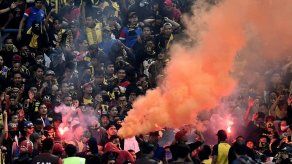 Suspendido el Malasia-Arabia Saudita por lanzamiento de bengalas