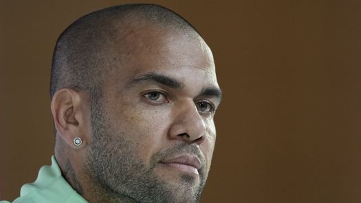 Dani Alves niega violación en juicio en España