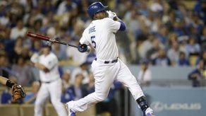 Uribe pega 3 jonrones y Dodgers aplastan