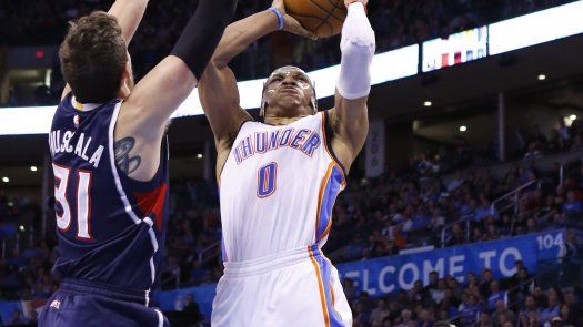 Thunder se impone a Hawks con otra gran noche de Westbrook