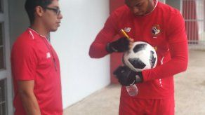 Seleccionados comparten con fanáticos en el tercer día de entrenamiento