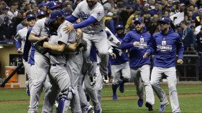 Dodgers derrotan 5-1 a Cerveceros y avanzan a Serie Mundial