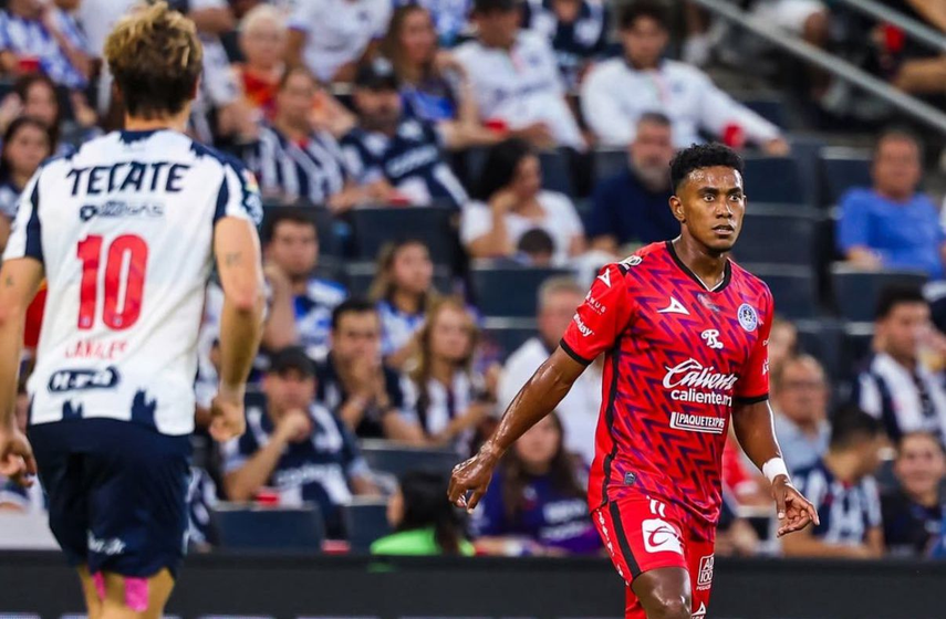 ¡Preocupación! Édgar Yoel Bárcenas se retiró lesionado en partido de Mazatlán