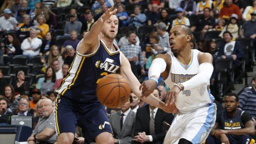 Nuggets propinan al Jazz 4ta derrota seguida