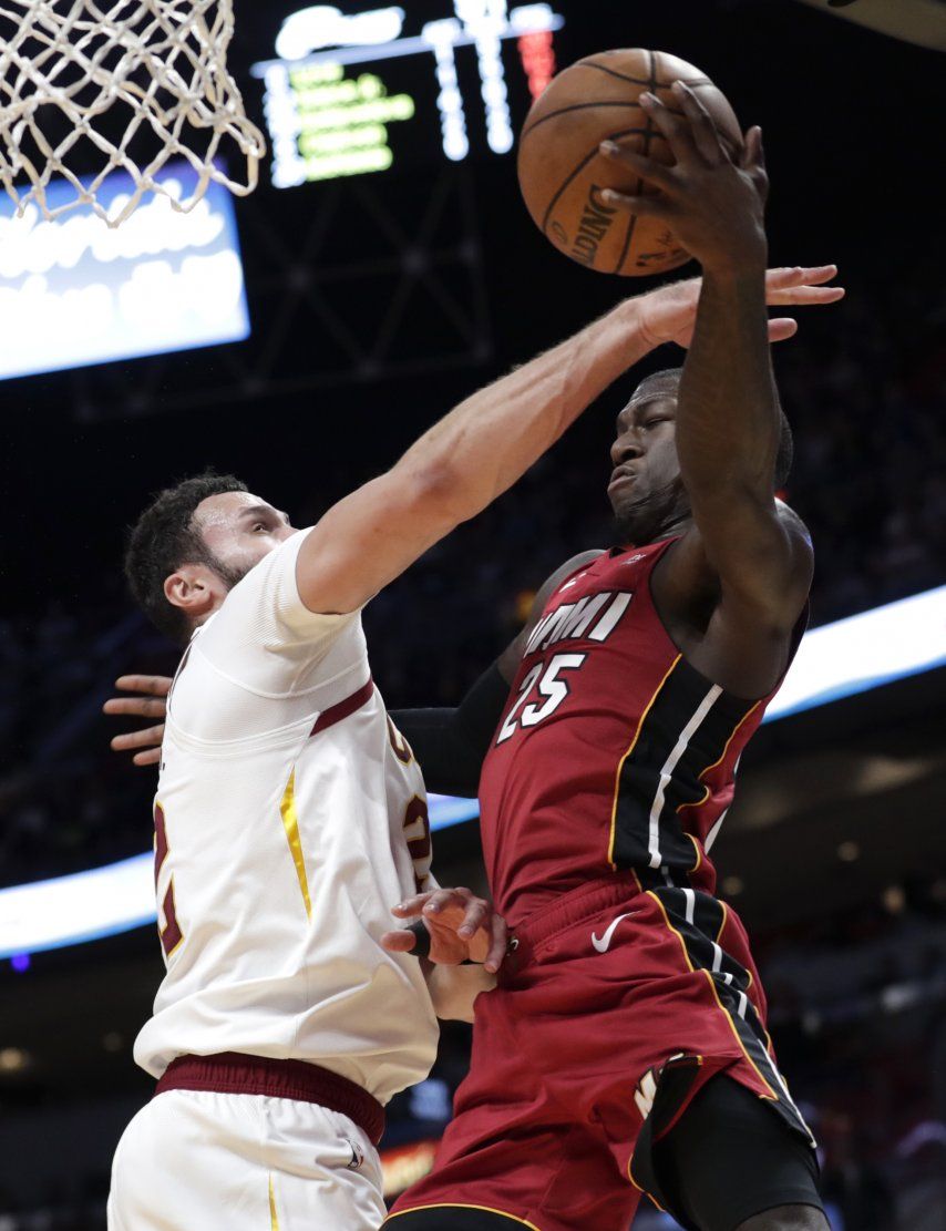 Robinson impone récord y Heat arrolla a Cavs