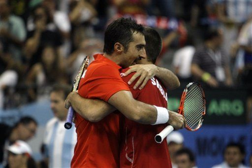 Davis: Serbia y Francia ganan y siguen en pie