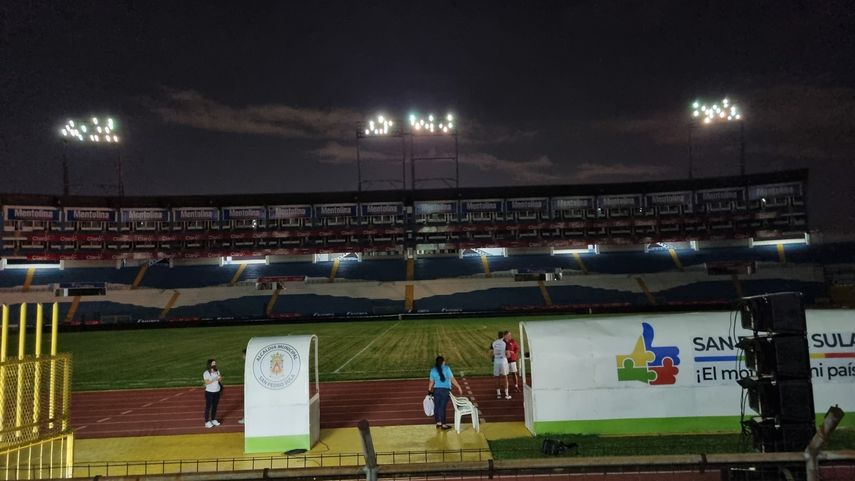¡A oscuras! Estadio en San Pedro Sula recibe a Panamá sin luz