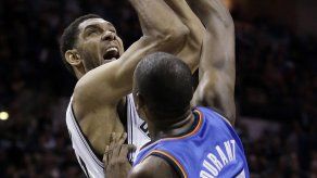Duncan y Spurs abren serie apaleando