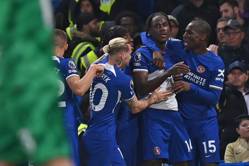 El Chelsea gana al Tottenham y se acerca a puestos de Europa