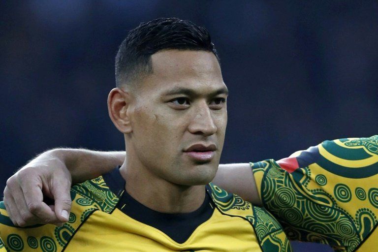 Folau asegura entre lágrimas antes de su audiencia que no comprometerá su fe