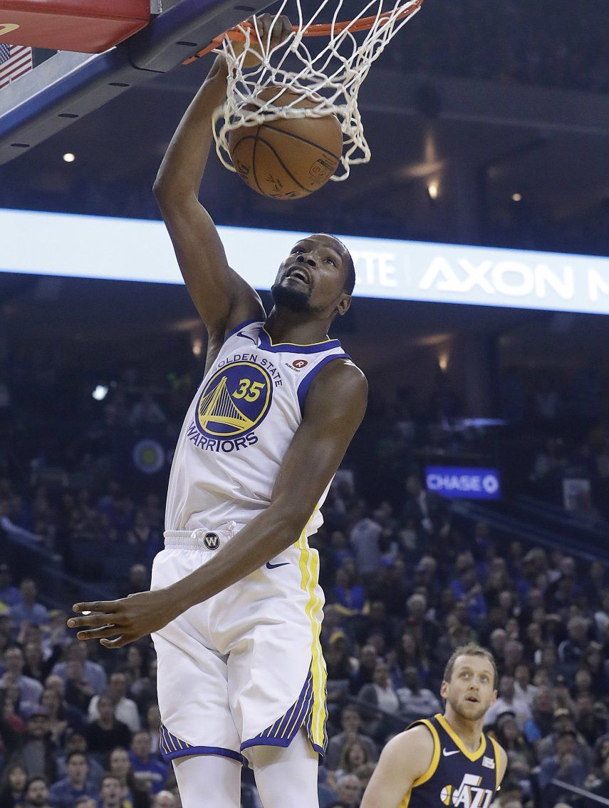 Warriors aplastan al Jazz en el 3er cuarto, ganan 126-101