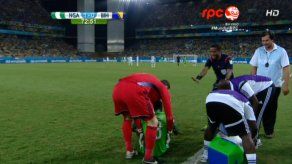 Árbitro Roberto Moreno tuvo su encontrón con portero de Bosnia