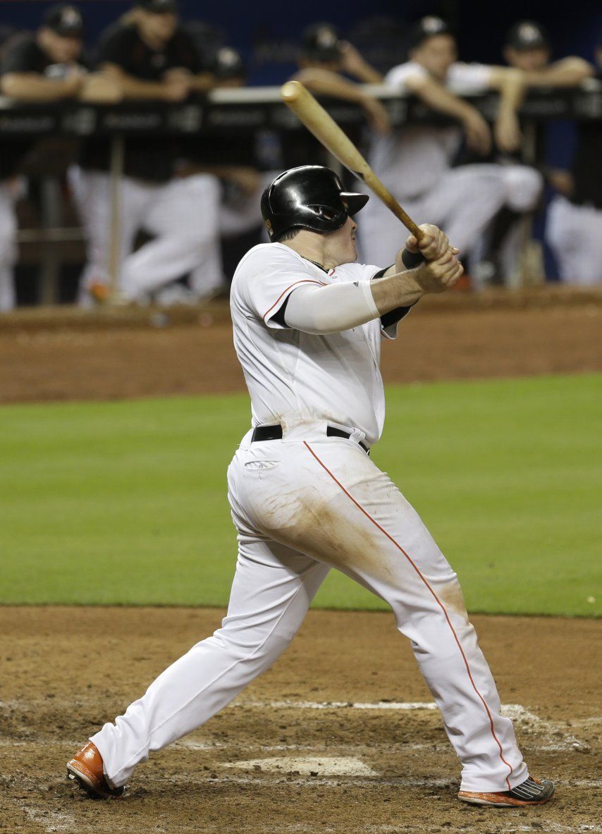 Marlins remontan y vencen a Medias Rojas en 10 innings