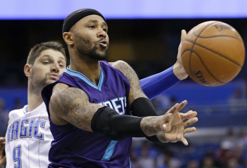 Williams ayuda a triunfo de Charlotte sobre Orlando