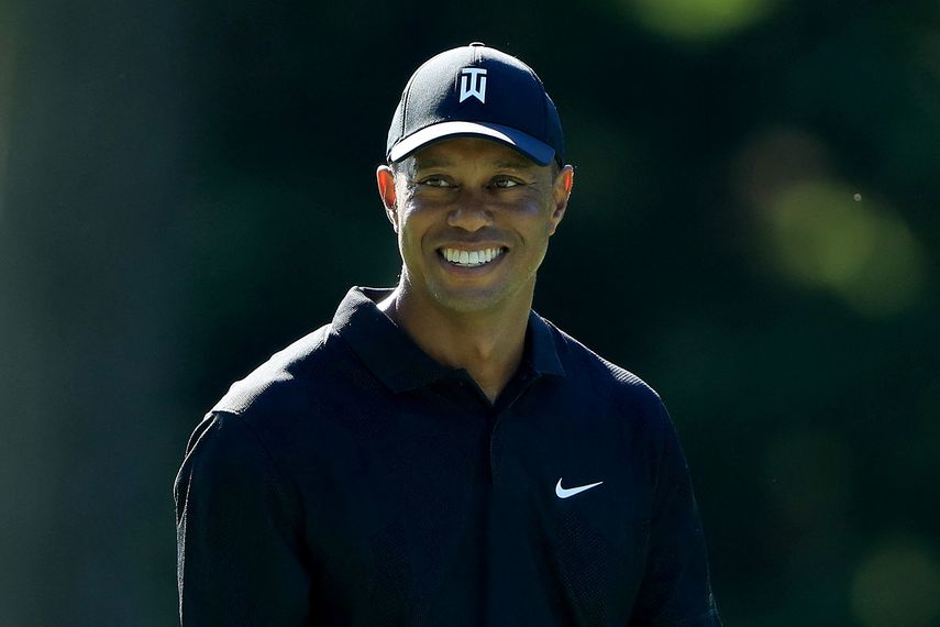 Tiger Woods y su hijo arrancan quintos en su regreso al golf