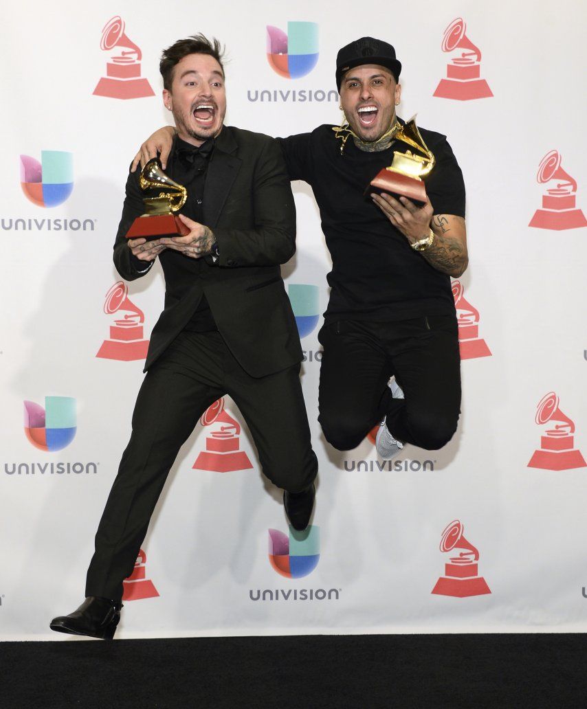 Nicky Jam se apunta un nuevo éxito con J Balvin: “X”