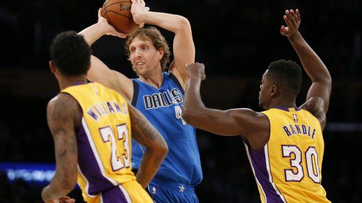 Mavericks ganan a Lakers con canasta tardía de Nowitzki
