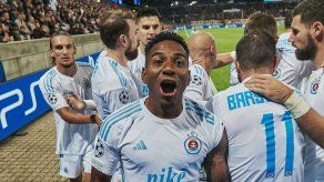 Champions League: César Blackman es incluido en la lista de fase de liga del Slovan Bratislava