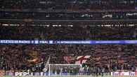 La UEFA multa al Atlético de Madrid por racismo y lanzamientos de objetos en Arsenal La UEFA multa al Atlético de Madrid por racismo y lanzamientos de objetos en Arsenal