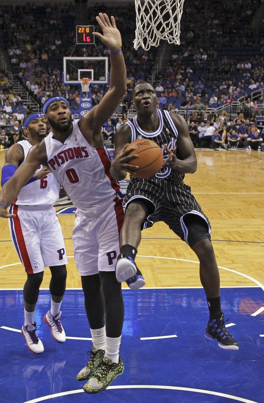 Oladipo y Magic arrollan a Pistons
