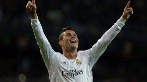 Cristiano responde a Blatter con triplete y saludo
