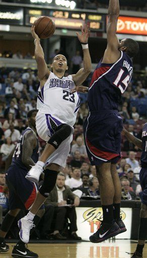 NBA: Hawks 113, Kings 105; Johnson y Crawford anotan 26 puntos