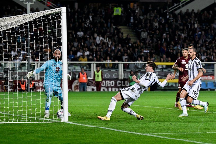 Dusan Vlahovic da los 3 puntos a la Juventus en el derbi de Turín