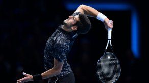 Djokovic gana contra Alexander Zverev y se acerca a semifinales del Masters
