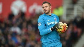 Butland dona 5.000 libras para cumplir el sueño de un equipo