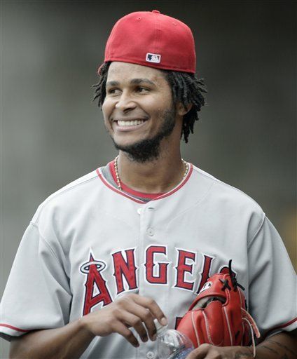 Santana da con Angelinos otro paso hacia los playoffs