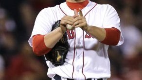 Tazawa firma contrato de 12 millones y dos años con Marlins