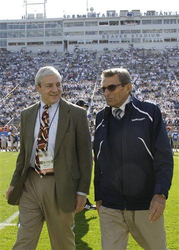 Penn State despide a Paterno y a presidente de universidad