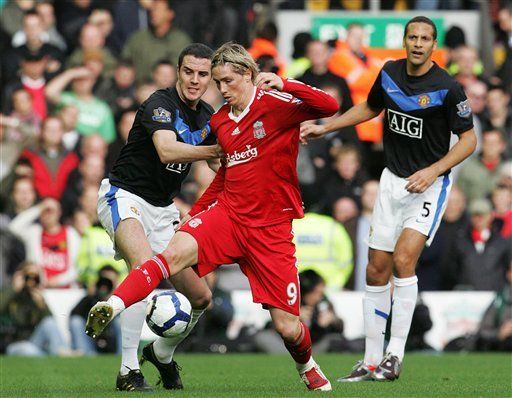 Gracias a Torres, Liverpool vence 2-0 al Man United
