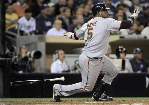 MLB: Gigantes 7, Padres 3; Uribe conecta cuadrangular