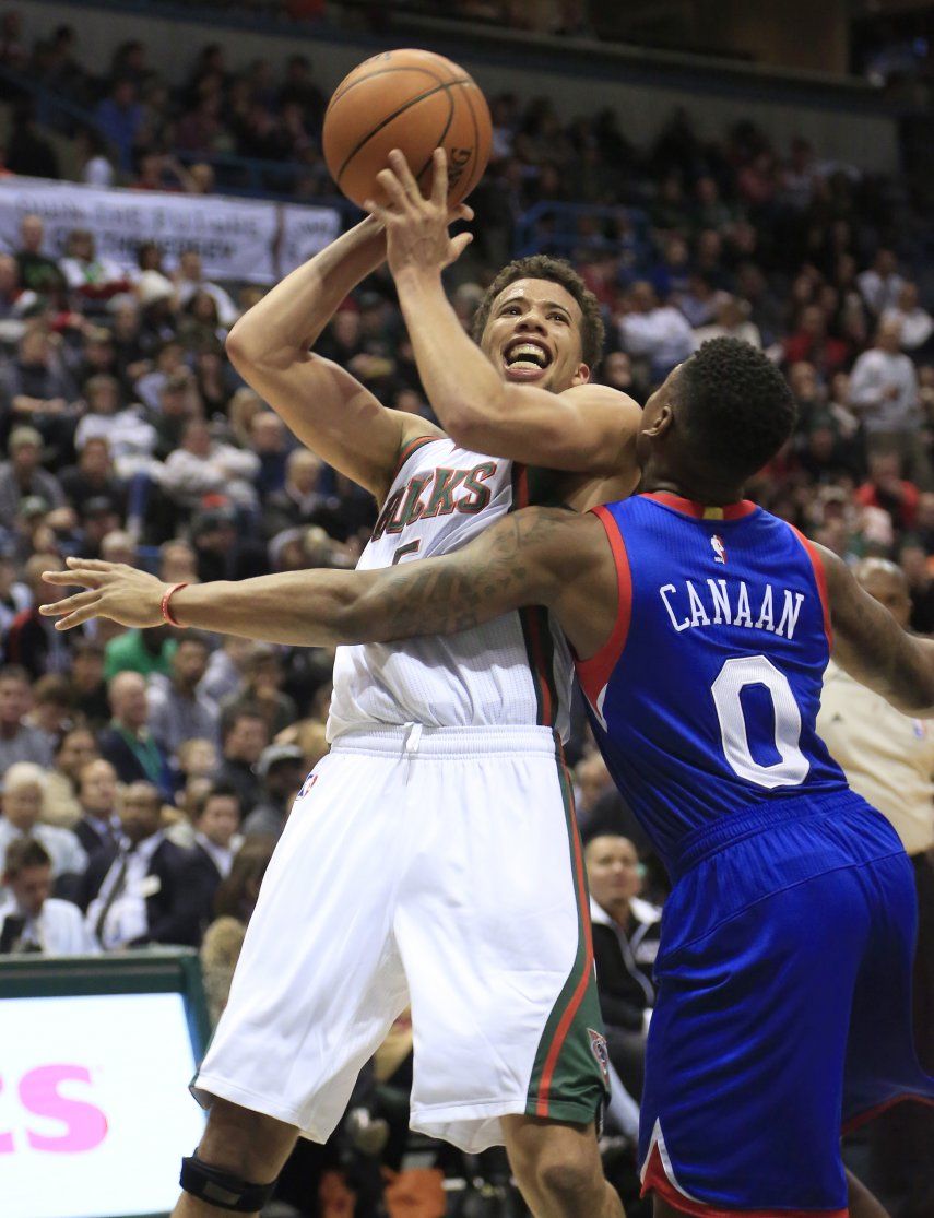 Carter-Williams se destaca en su debut con Bucks
